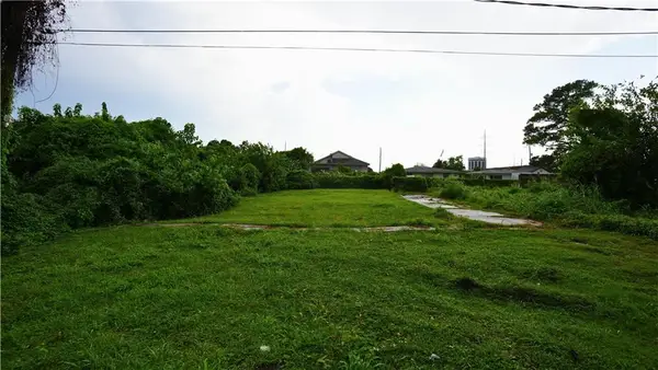 2423 Elmwood Park, New Orleans, LA 70114