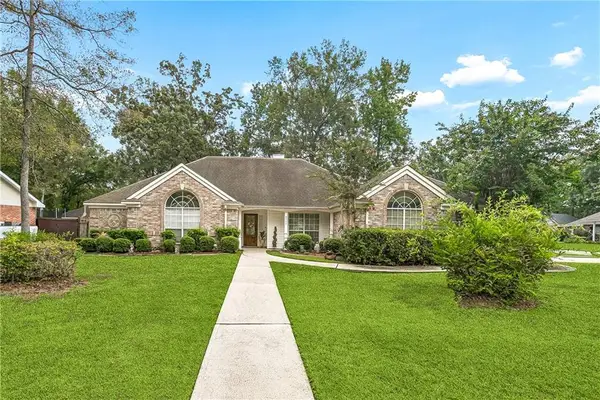 6032 Chateau Loire Circle, Mandeville, LA 70448