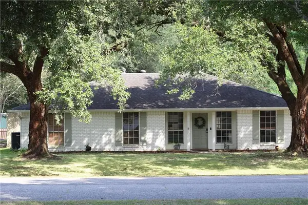 9632 Trendale Drive, Greenwell Springs, LA 70739