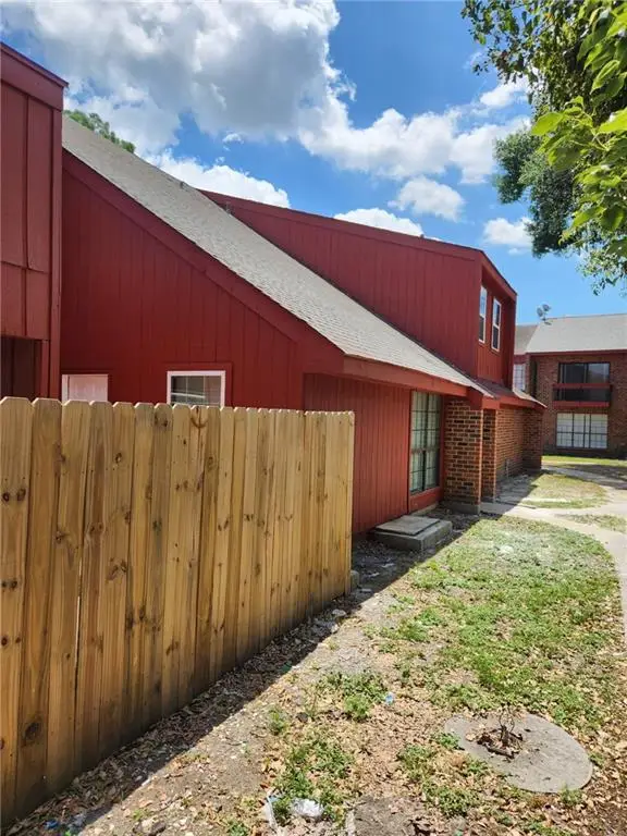 1508 Chimney Wood Lane, New Orleans, LA 70126