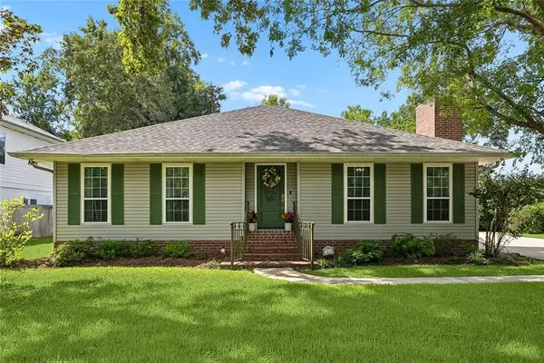 2424 Mathis Street, Mandeville, LA 70448