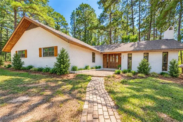 424 Azalea Avenue, Pineville, LA 71360