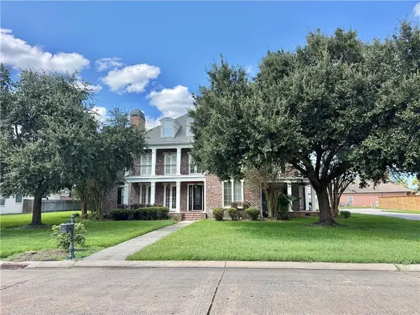 110 Natchez Trace Drive, Harvey, LA 70058