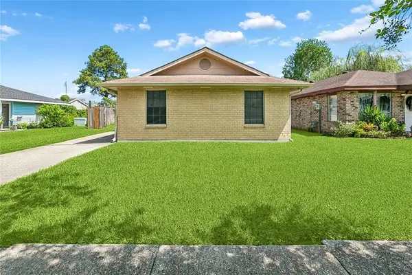 4431 Bayou Des Familles Drive, Marrero, LA 70072