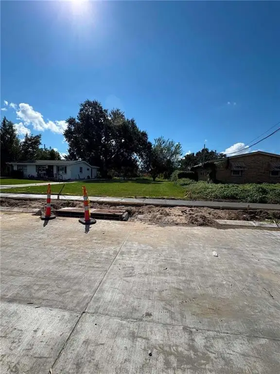 5042 Mexico Street, New Orleans, LA 70126