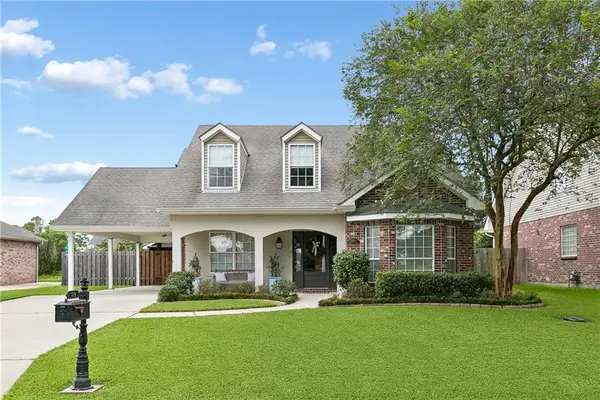 725 Cazalard Street, Belle Chasse, LA 70037