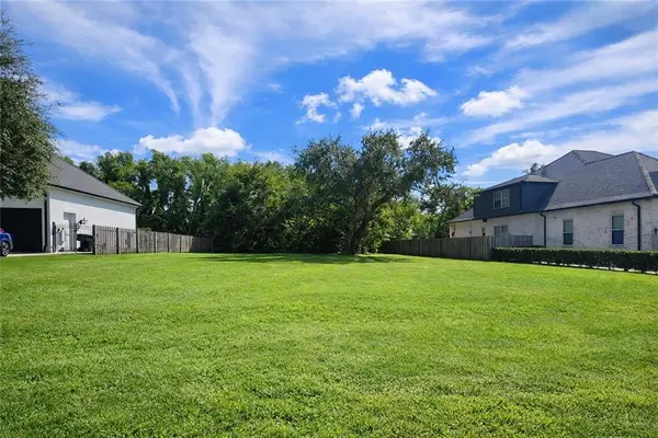106 Green Trails Drive, Belle Chasse, LA 70037