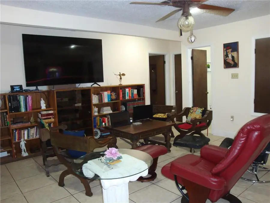 957 E Krueger Lane, Westwego, LA 70094 - #3