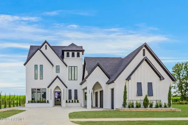 207 Sabal Bend Drive, Youngsville, LA 70592