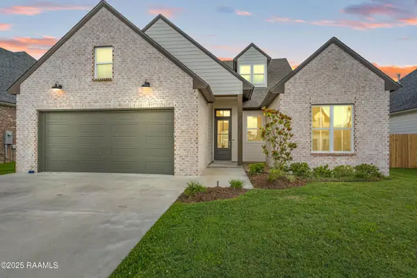 102 Queen Palm Circle, Youngsville, LA 70592