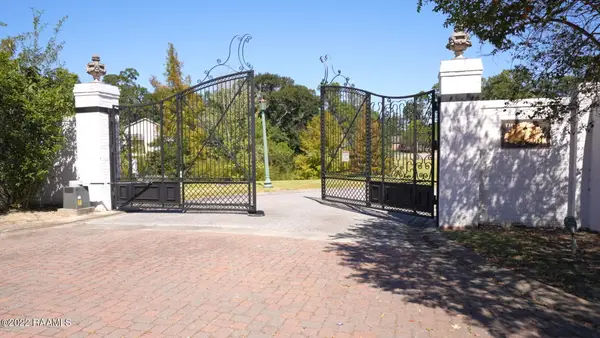101 Park Ridge Lane, Lafayette, LA 70503