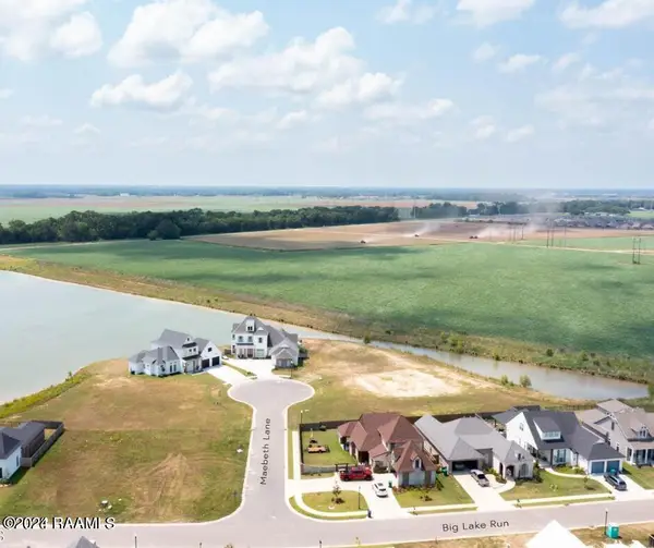 102 Maebeth Lane, Youngsville, LA 70592