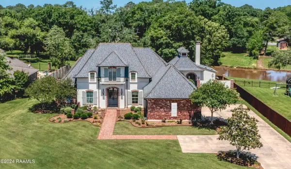 1060 Angelwood Circle, Breaux Bridge, LA 70517