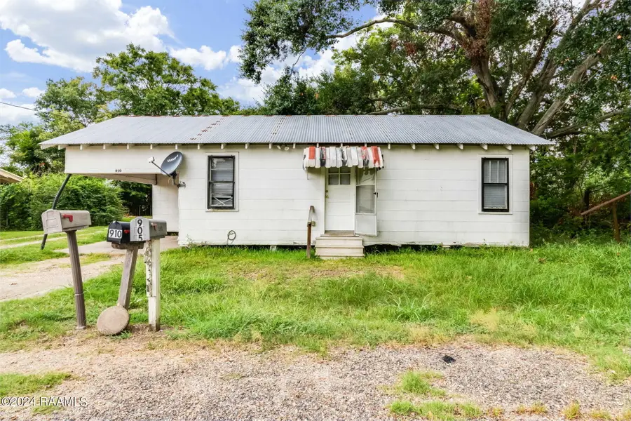 902 Domingue Street, Scott, LA 70583 - #3