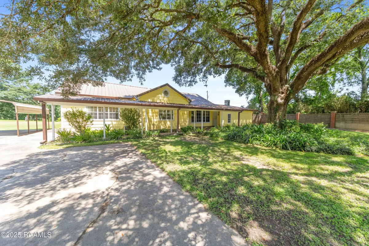 2105 W Port Street, Abbeville, LA 70510 - #1