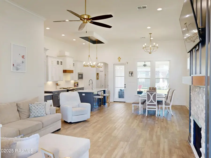 122 Lakes Edge Drive, Broussard, LA 70518 - #2