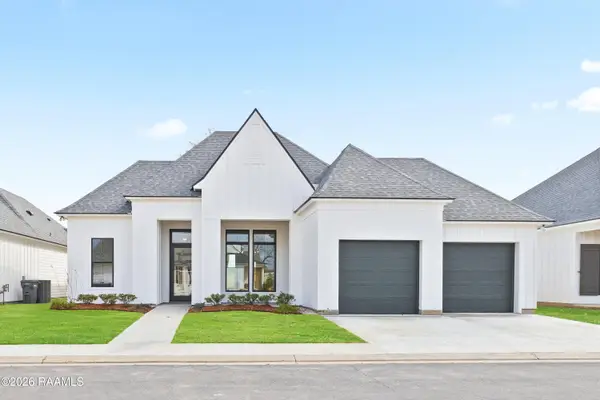 305 Grand Oak Drive, Broussard, LA 70518