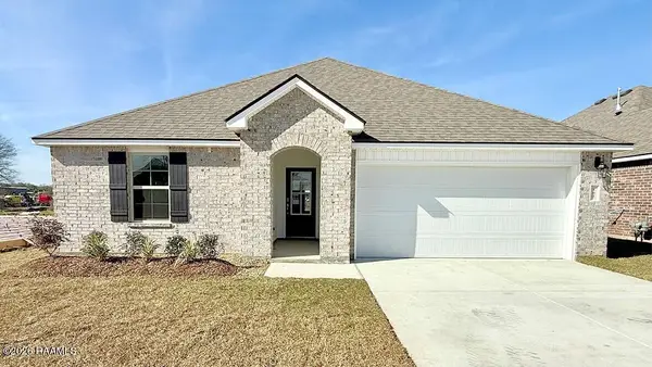 102 Lake Oak Drive, Lafayette, LA 70507