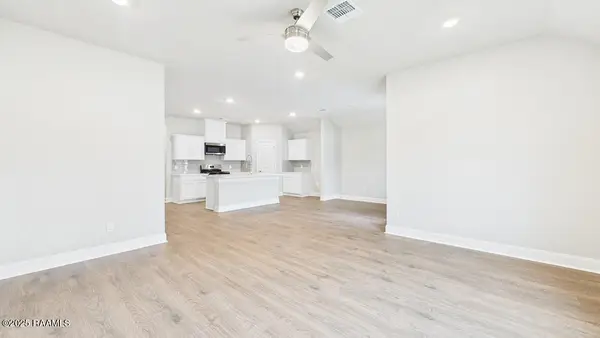 204 Cypress Falls Drive, Broussard, LA 70518