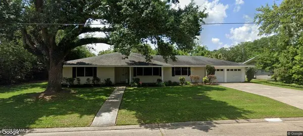 303 Edgewater Drive, New Iberia, LA 70563
