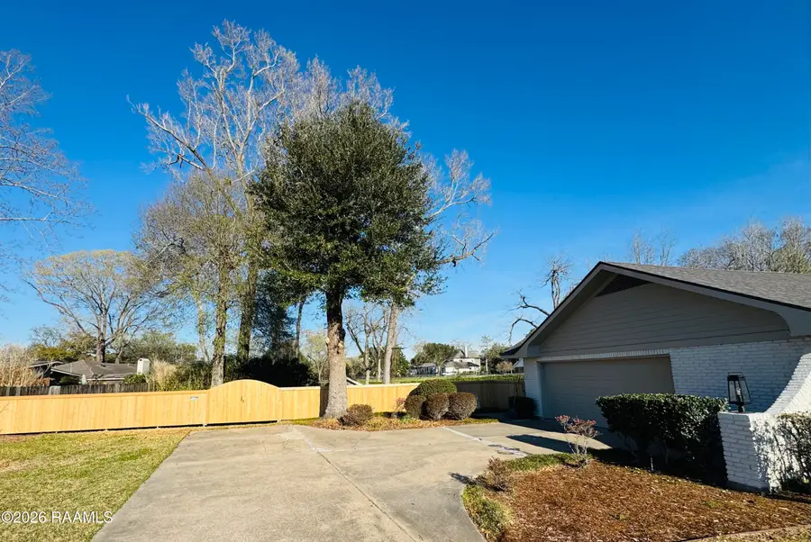 902 E Bayou Parkway, Lafayette, LA 70508 - #2