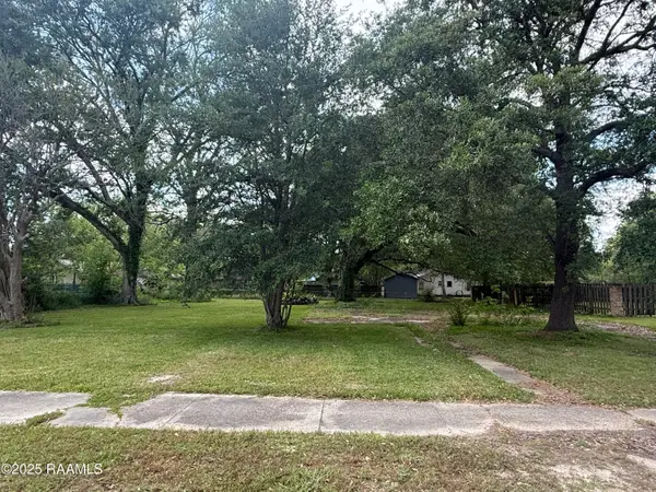 521 S 4th Street, Eunice, LA 70535