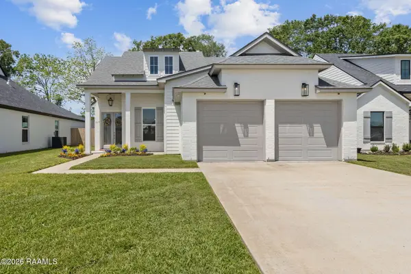 107 Lakes Edge Drive, Broussard, LA 70518