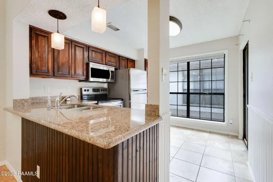 1304 E Bayou Parkway #Apt 6c, Lafayette, LA 70508 - #2