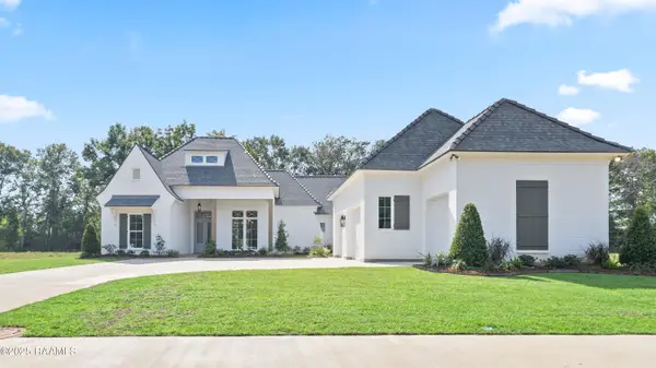 111 Leaning Oak Drive, Lafayette, LA 70508