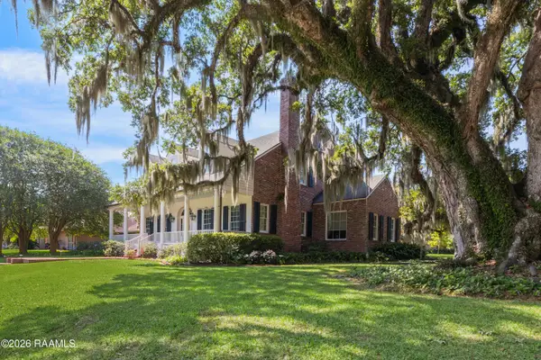 6 Duperier Oaks Drive, New Iberia, LA 70563