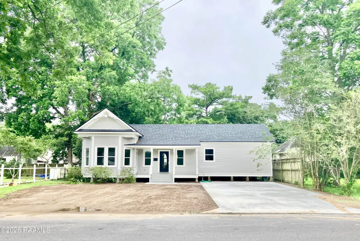 516 E Hutchinson Avenue, Crowley, LA 70526 - #1