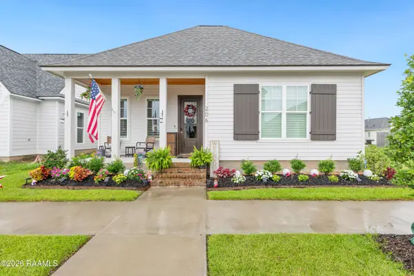 206 Oak Village Drive, Scott, LA 70583
