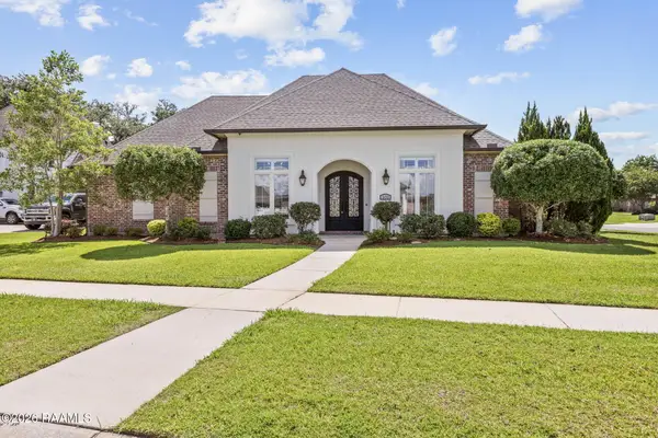 100 Quiet Oaks Drive, Youngsville, LA 70592