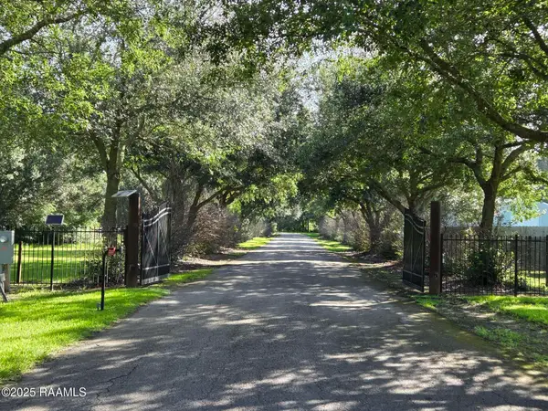 201 Oak Side Alley, Lafayette, LA 70508