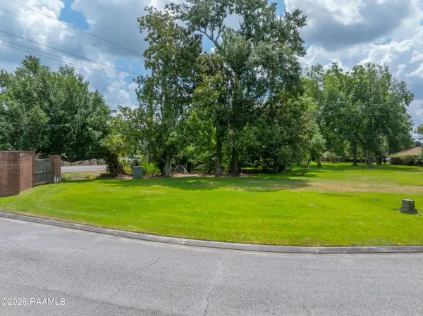 101 Pecan Leaf Drive, Broussard, LA 70518