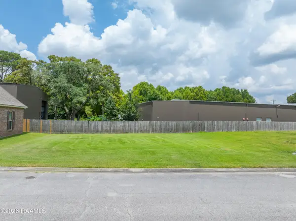 102 Pecan Leaf Drive, Broussard, LA 70518