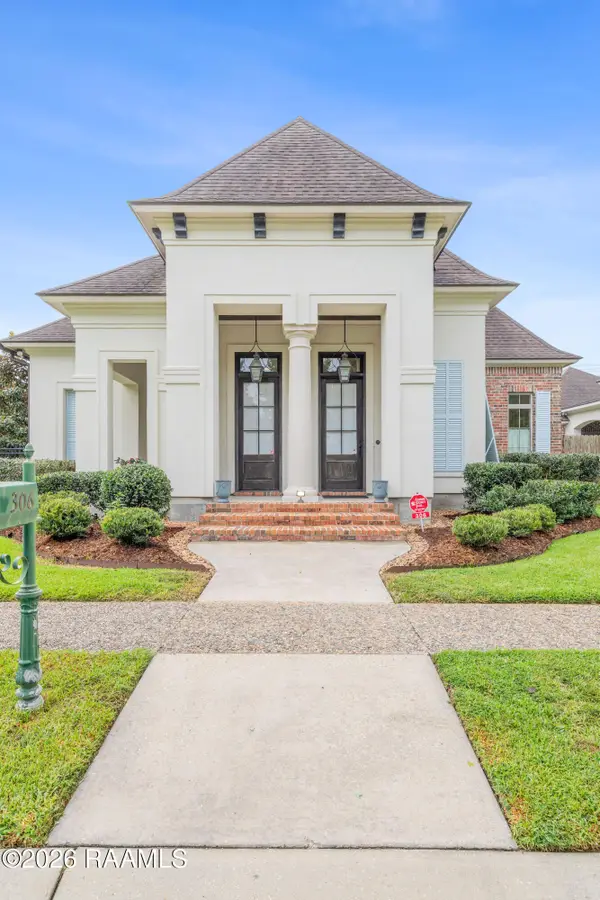 306 Gleneagles Circle, Broussard, LA 70518