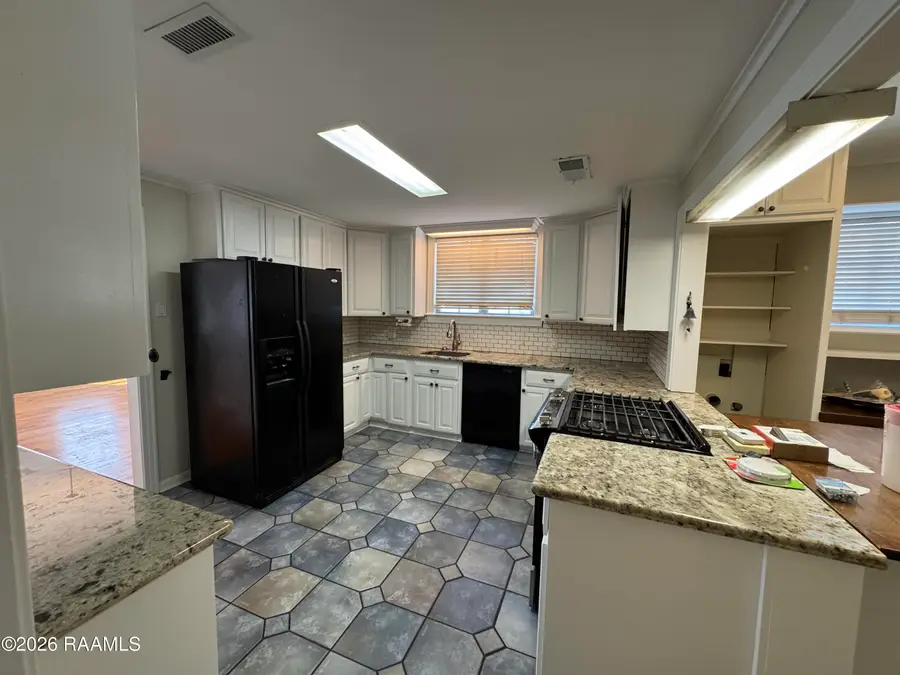 118 W Lawrence Street, New Iberia, LA 70563 - #3