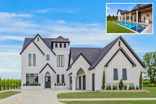 207 Sabal Bend Drive, Youngsville, LA 70592