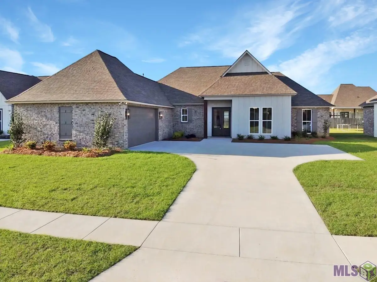 7275 Effie Dr, Denham Springs, LA 70706 - #1