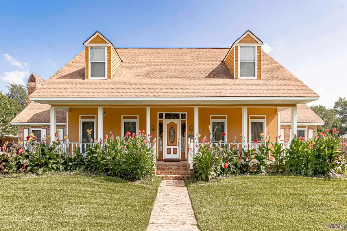 12111 N Lake Sherwood Ave, Baton Rouge, LA 70816 - #1