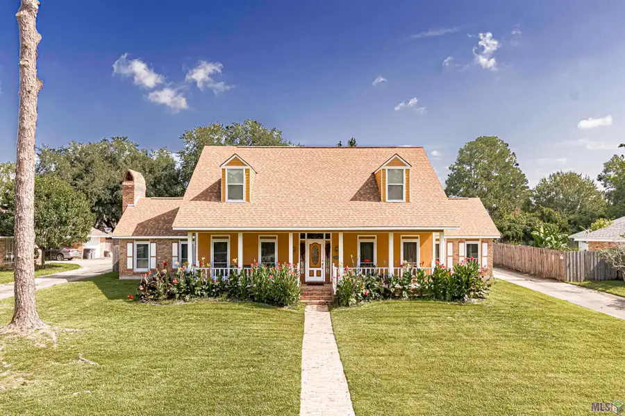 12111 N Lake Sherwood Ave, Baton Rouge, LA 70816 - #2