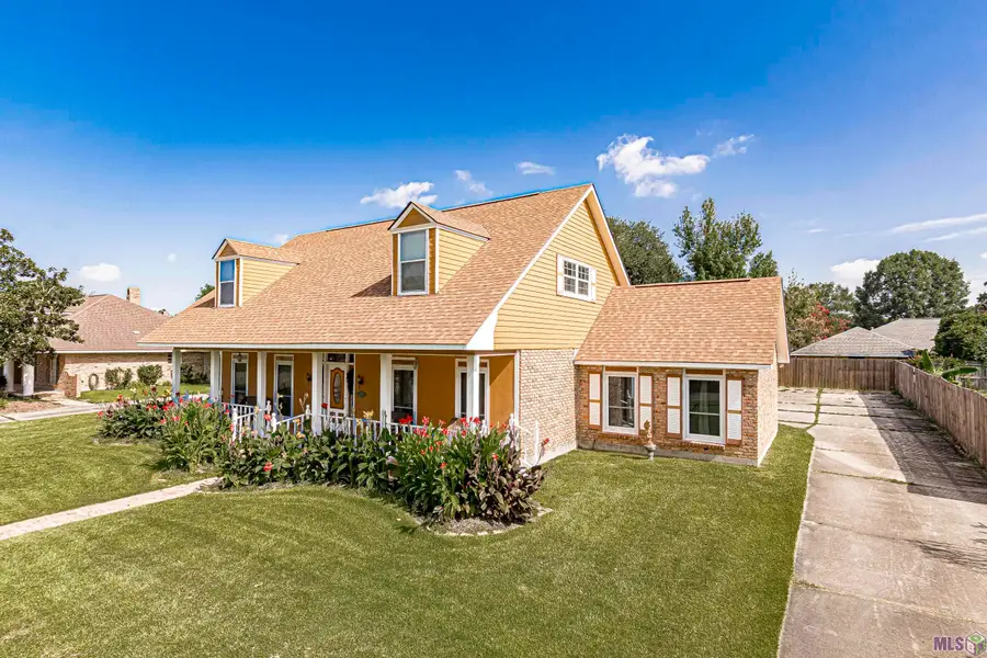 12111 N Lake Sherwood Ave, Baton Rouge, LA 70816 - #3