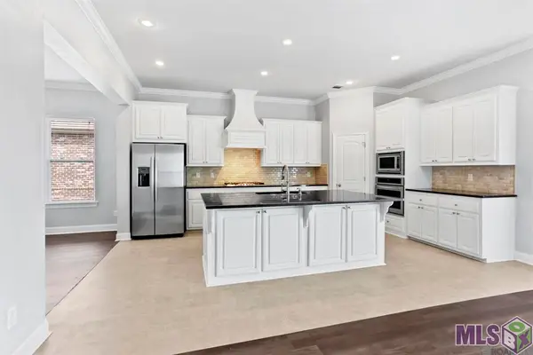 16384 Anna Belle Dr, Prairieville, LA 70769