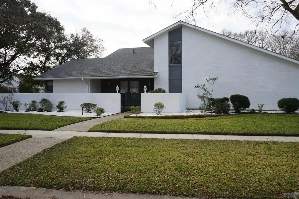 12426 N Lake Sherwood Ave, Baton Rouge, LA 70816 - #1