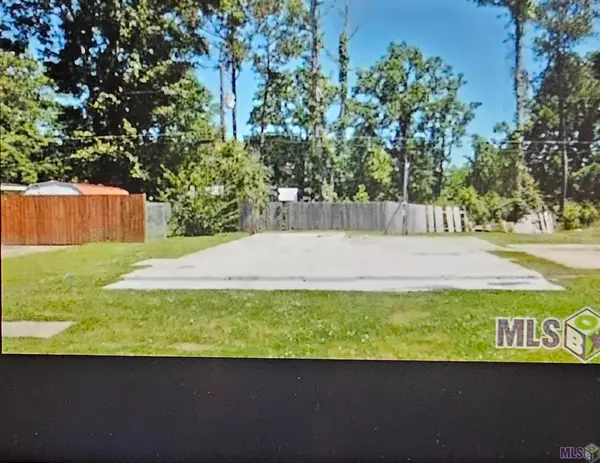 44050 Lake Village Rd, Prairieville, LA 70769