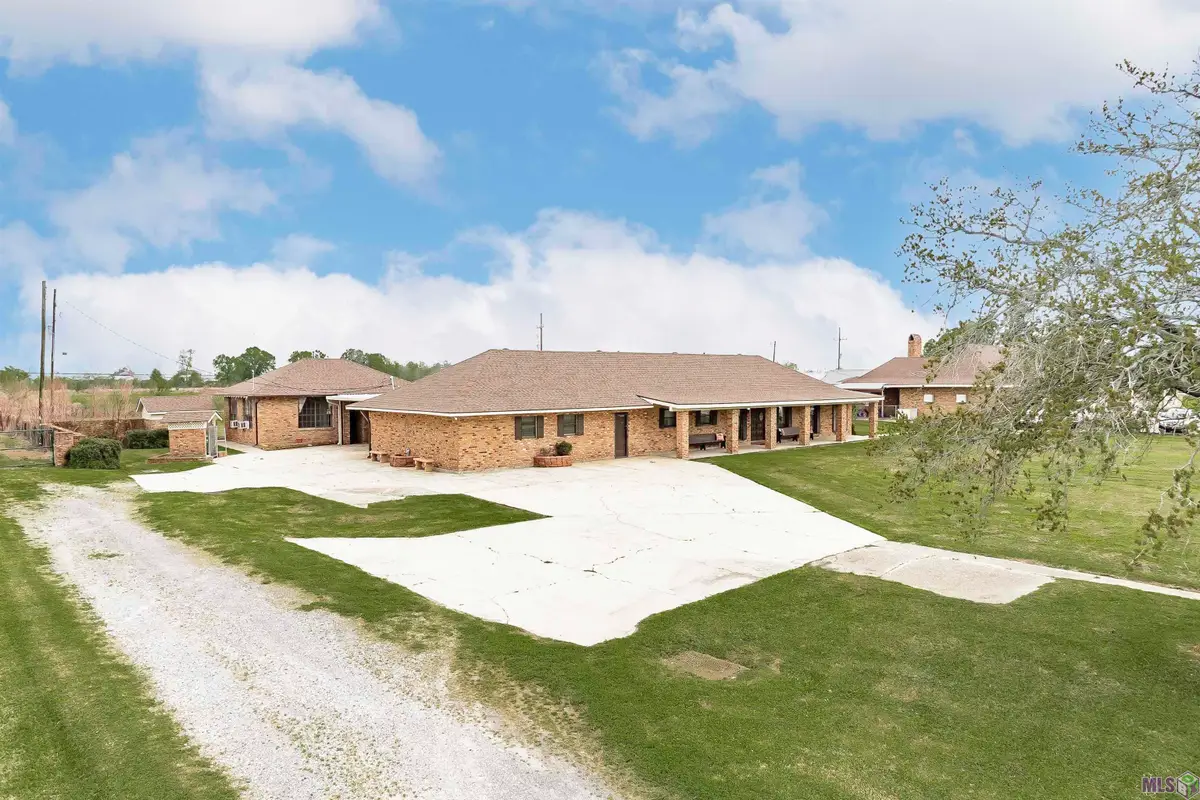 5511 N River Rd, Port Allen, LA 70767 - #1