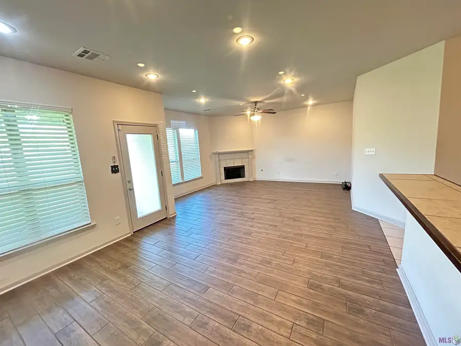 9033 Reserve Oak Ave, Zachary, LA 70791 - #3