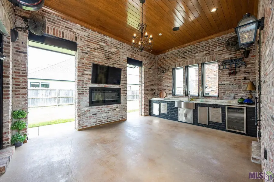 18238 Woodland Cove Dr, Baton Rouge, LA 70817 - #3