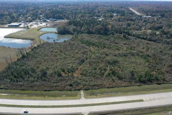 25 Central Thruway, Central, LA 70837